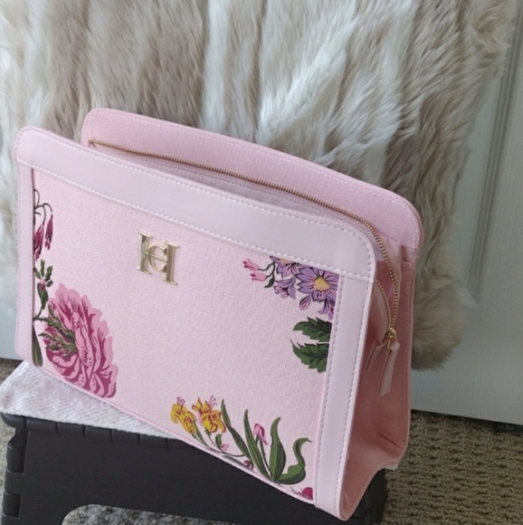 Carolina Herrera Pink Floral Clutch Bag - Picture 11 of 16